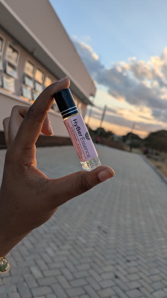 Brand : HyBer Essence 🛍️ 
Model. Perfume
Ujazo wa mls3 flavor zote 
Bei 3000